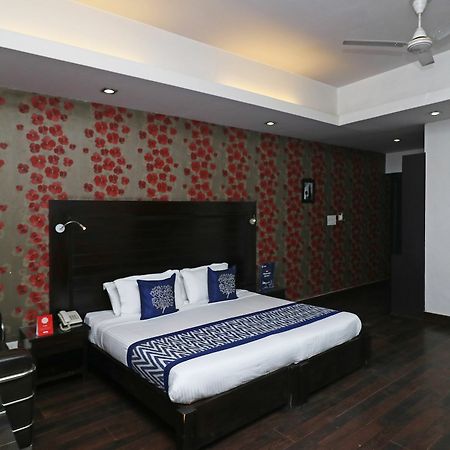 Hotel Chalet New Delhi Eksteriør billede