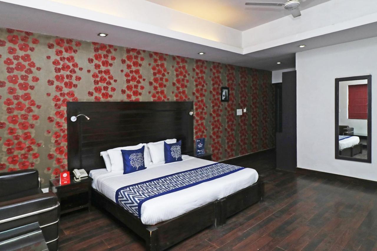 Hotel Chalet New Delhi Eksteriør billede
