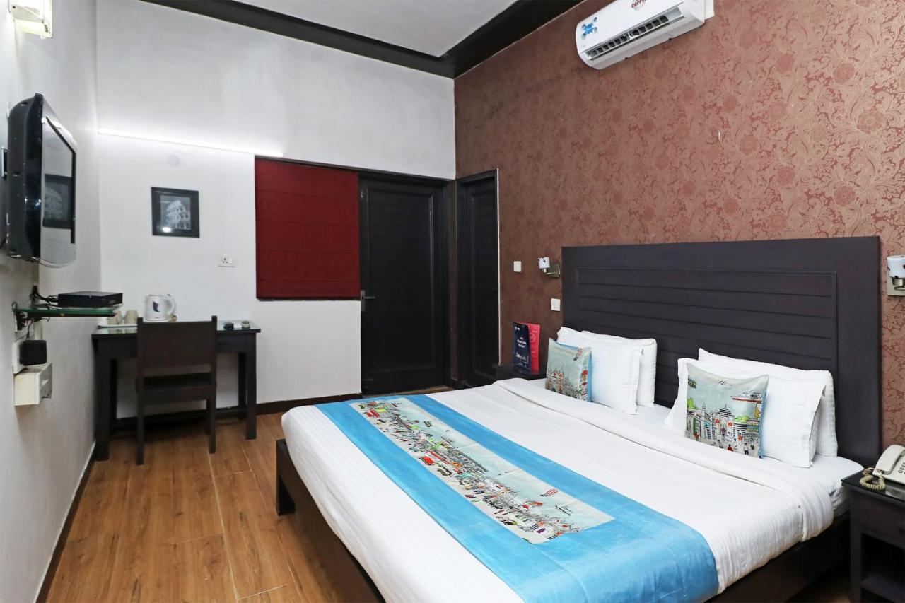 Hotel Chalet New Delhi Eksteriør billede