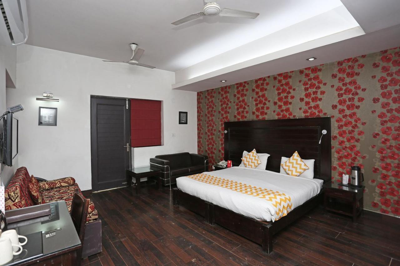 Hotel Chalet New Delhi Eksteriør billede