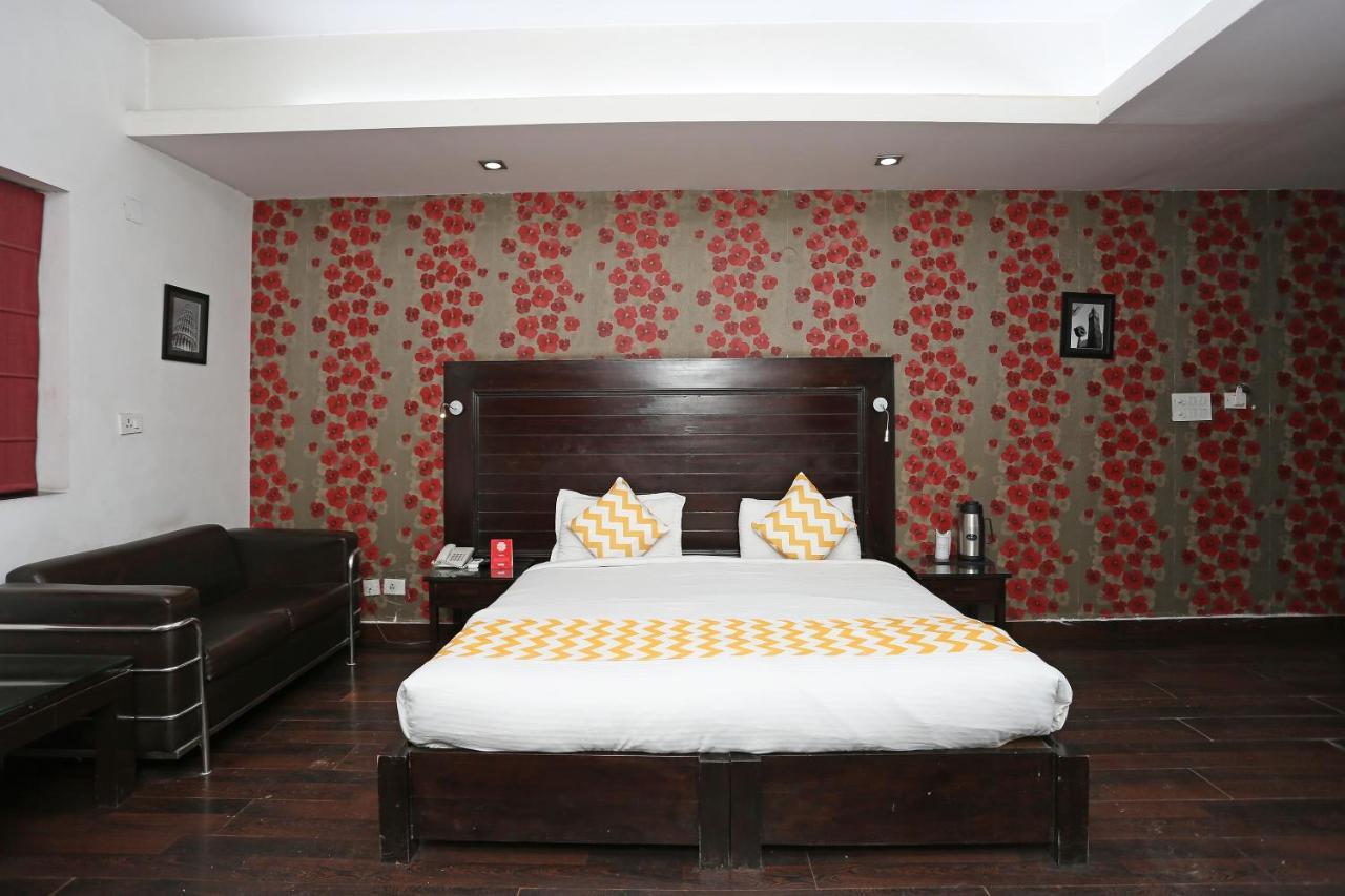 Hotel Chalet New Delhi Eksteriør billede