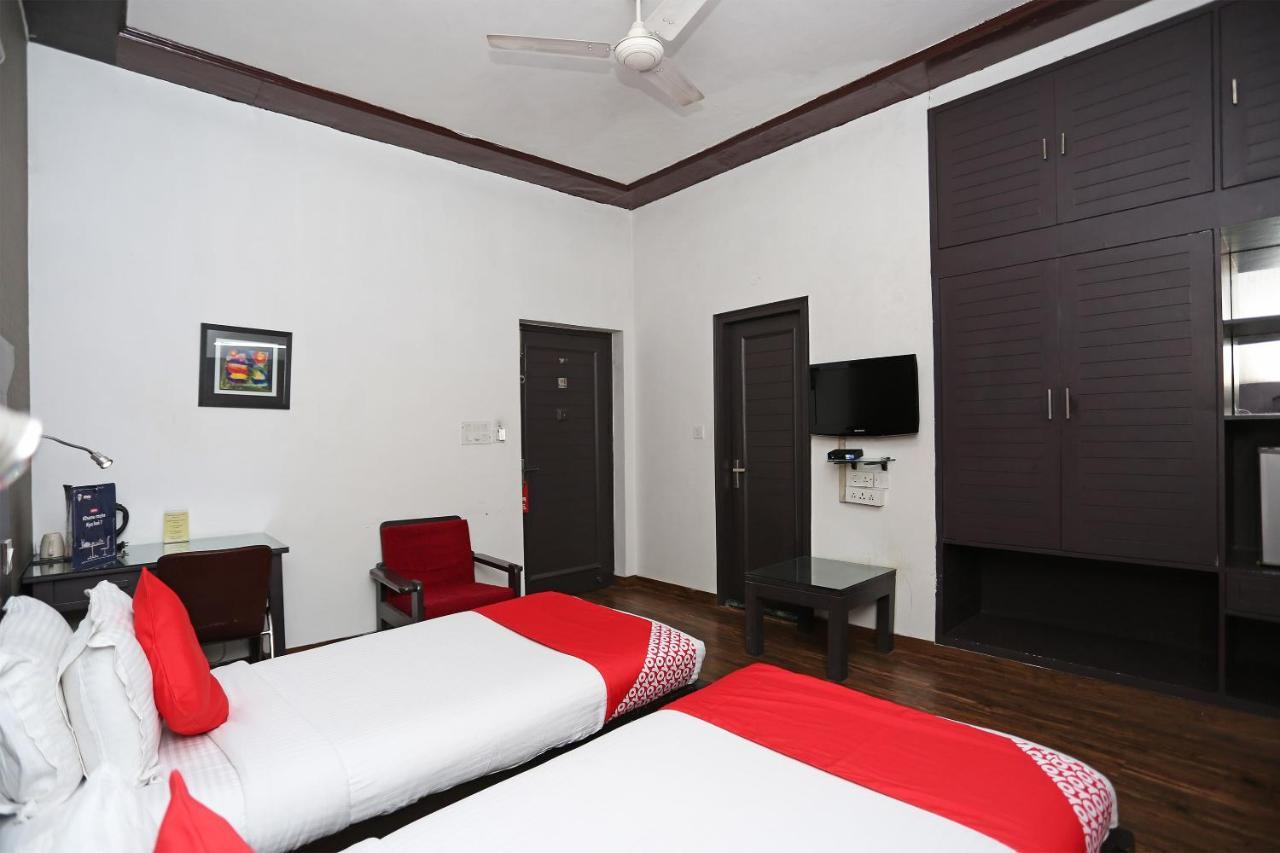 Hotel Chalet New Delhi Eksteriør billede