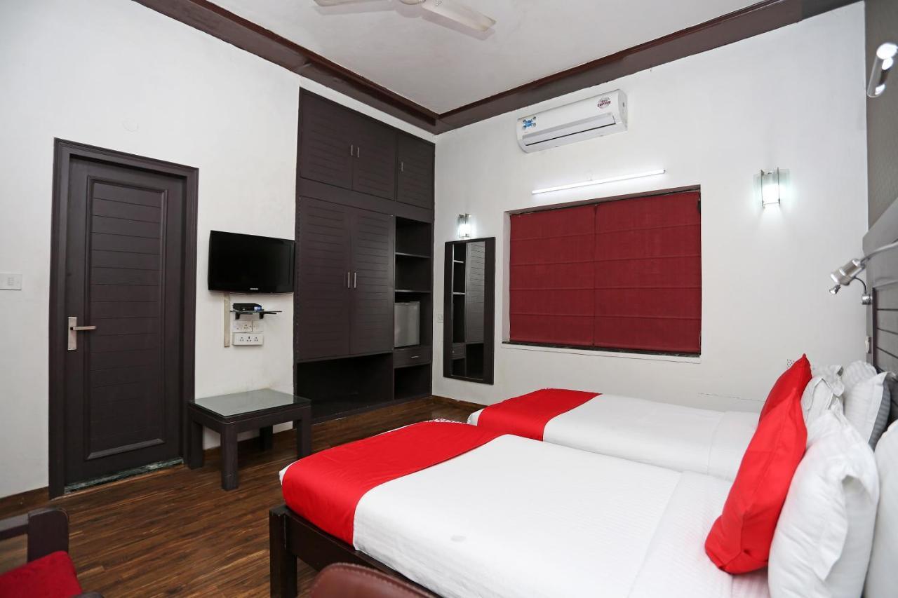 Hotel Chalet New Delhi Eksteriør billede