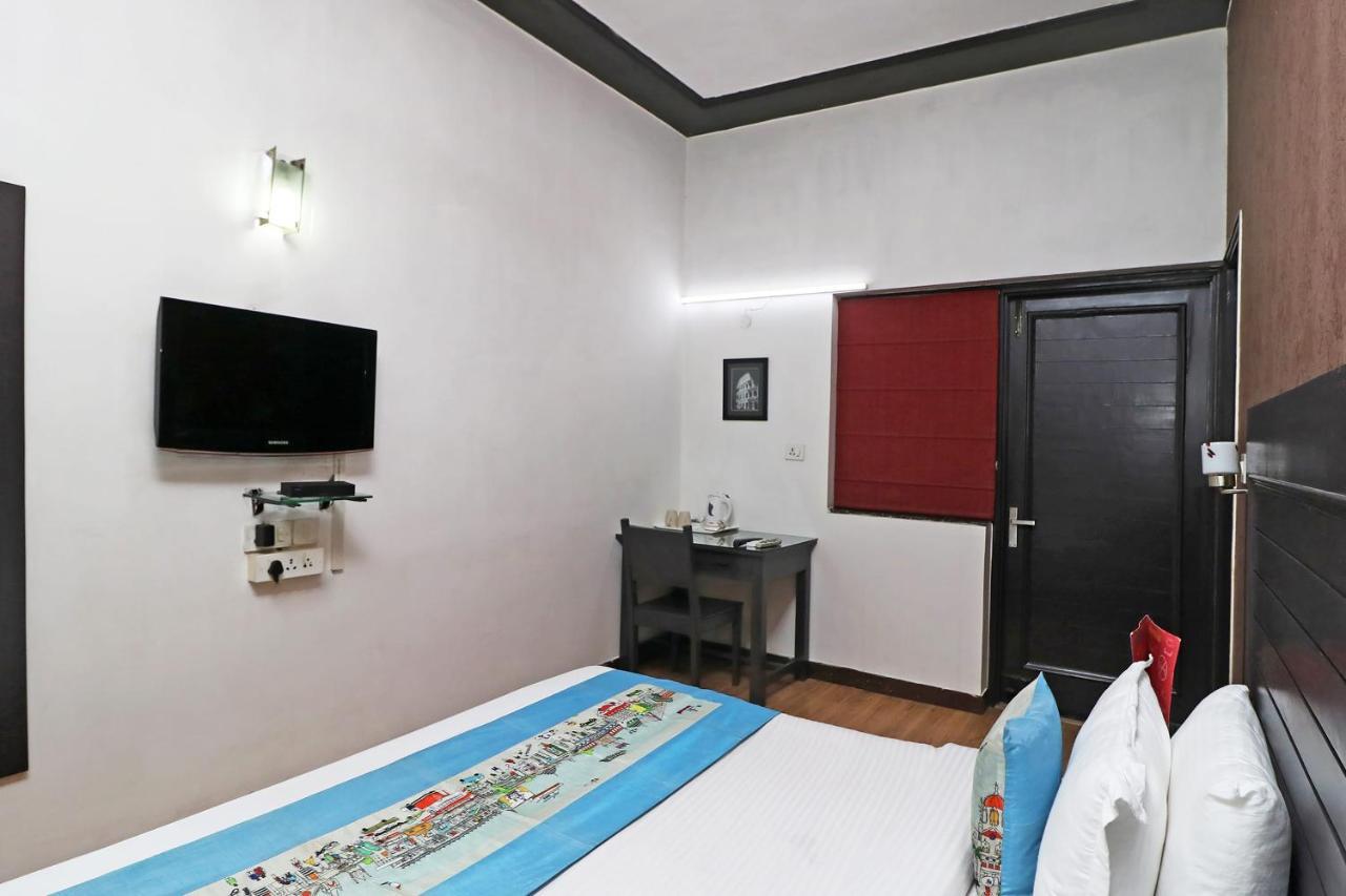 Hotel Chalet New Delhi Eksteriør billede
