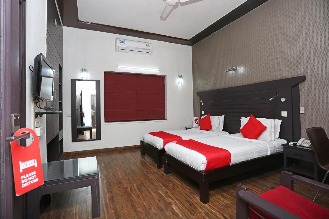 Hotel Chalet New Delhi Eksteriør billede
