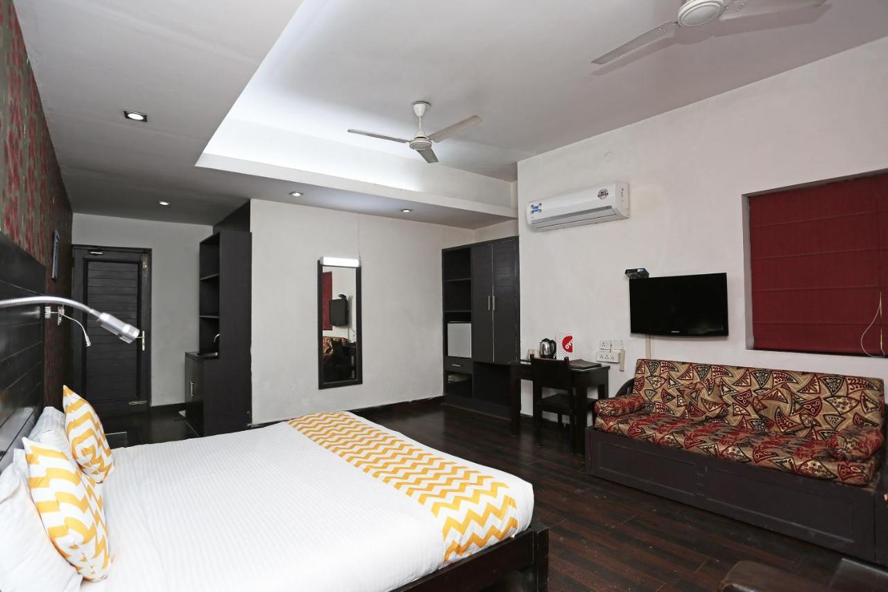 Hotel Chalet New Delhi Eksteriør billede