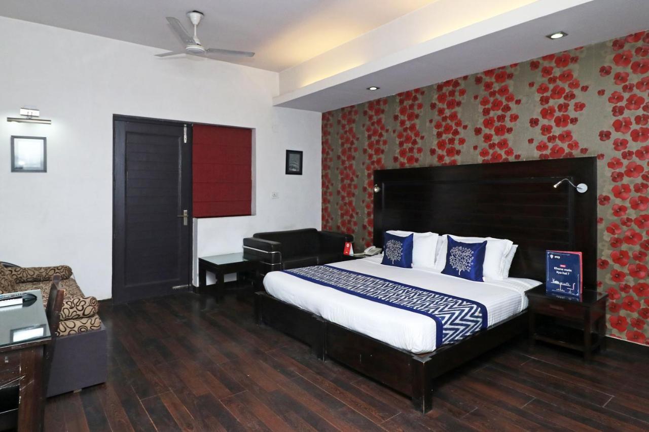 Hotel Chalet New Delhi Eksteriør billede