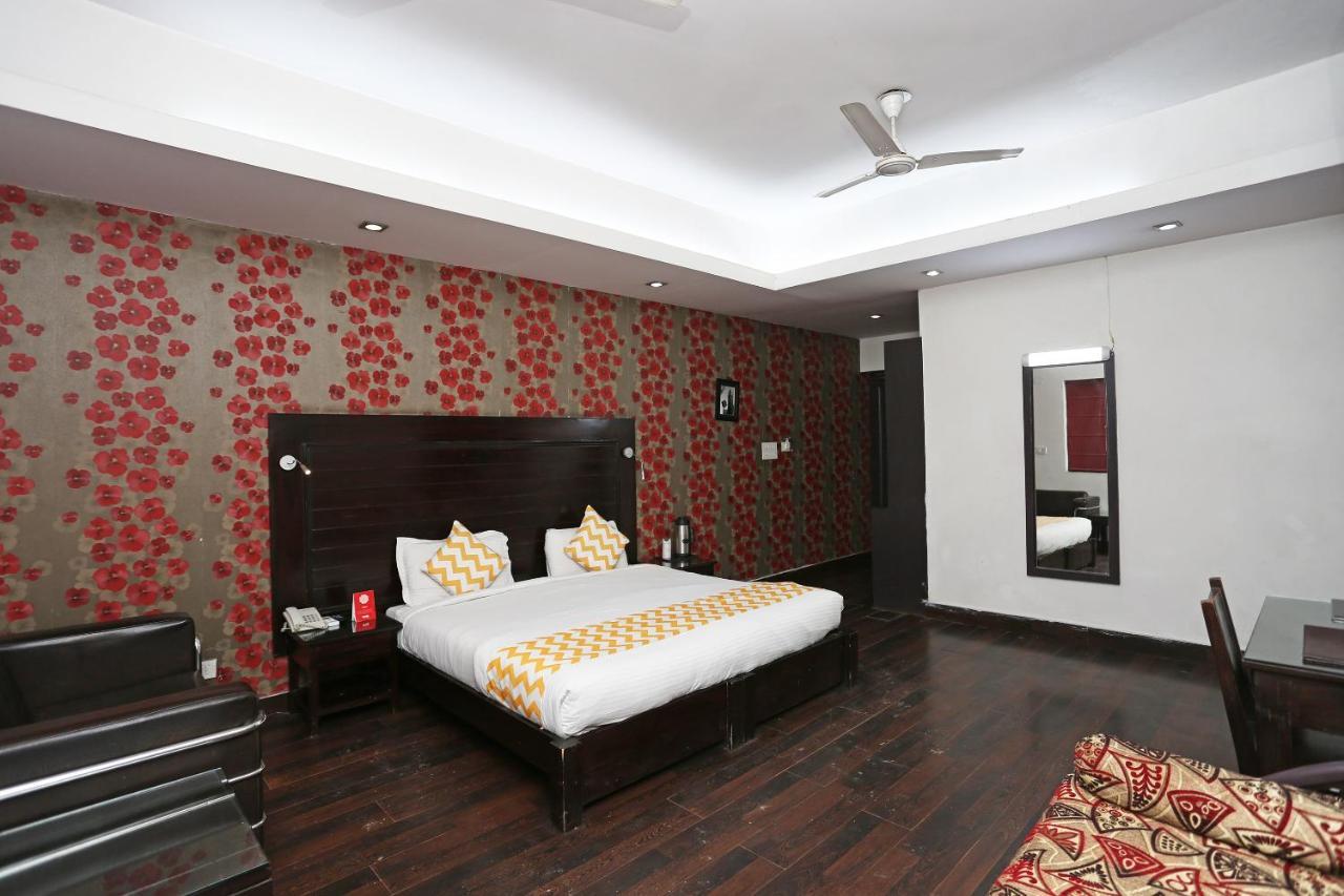 Hotel Chalet New Delhi Eksteriør billede