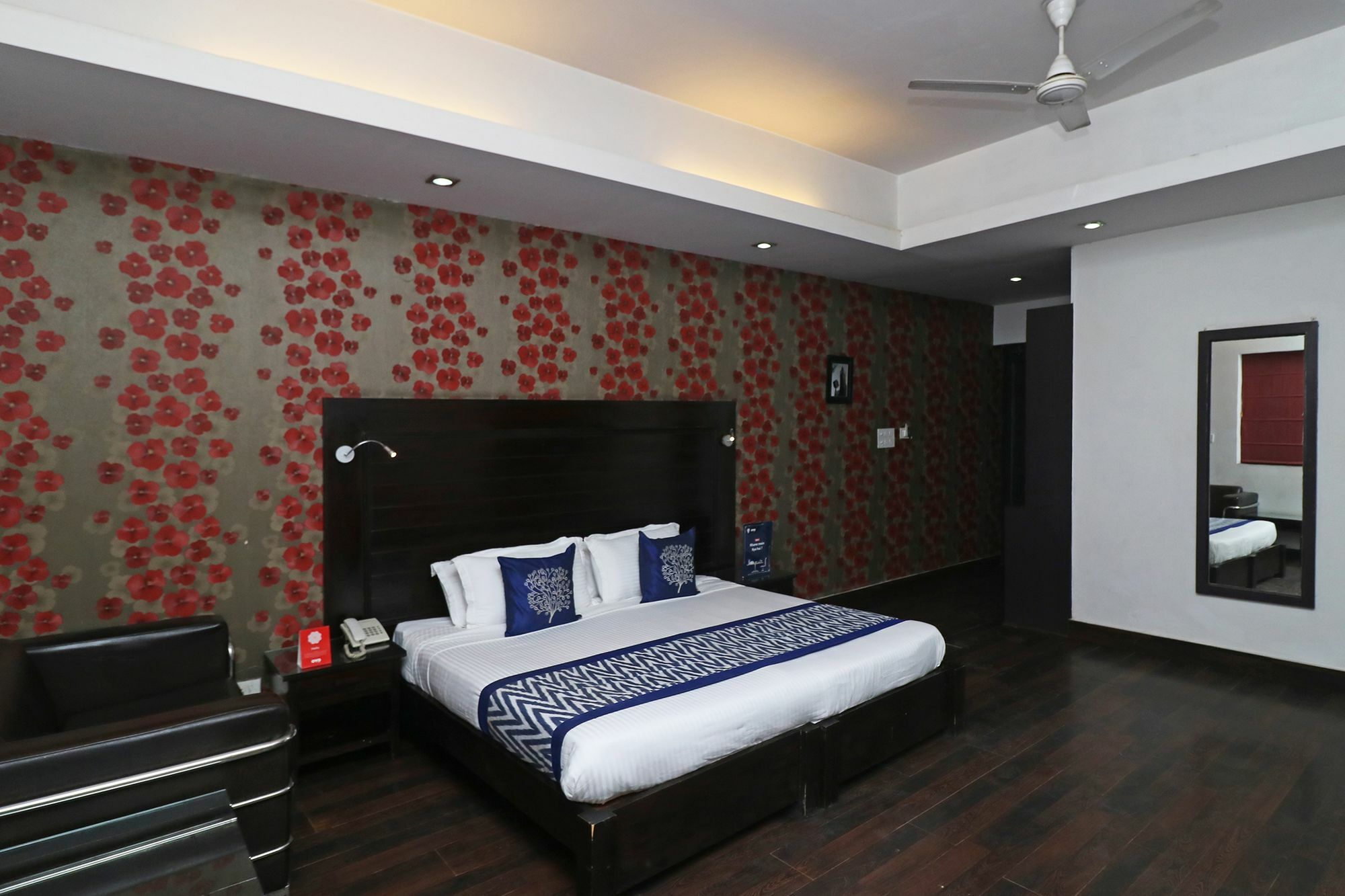 Hotel Chalet New Delhi Eksteriør billede