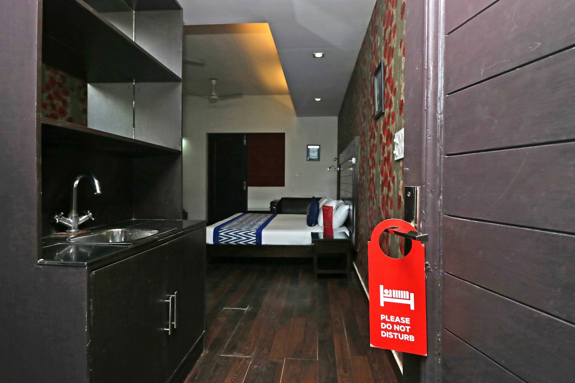 Hotel Chalet New Delhi Eksteriør billede