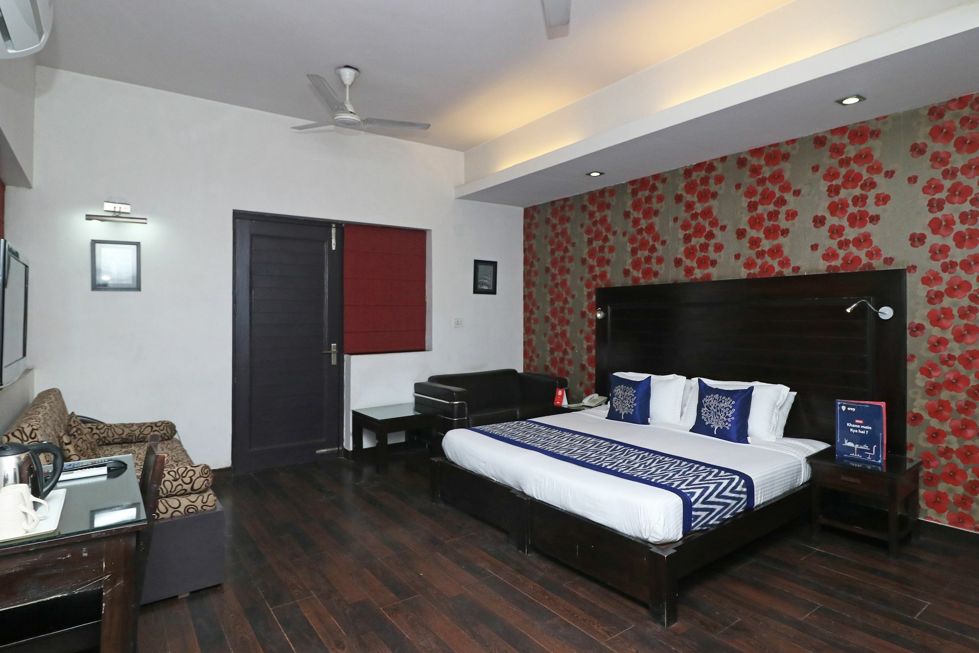 Hotel Chalet New Delhi Eksteriør billede