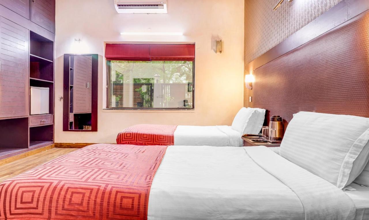 Hotel Chalet New Delhi Eksteriør billede