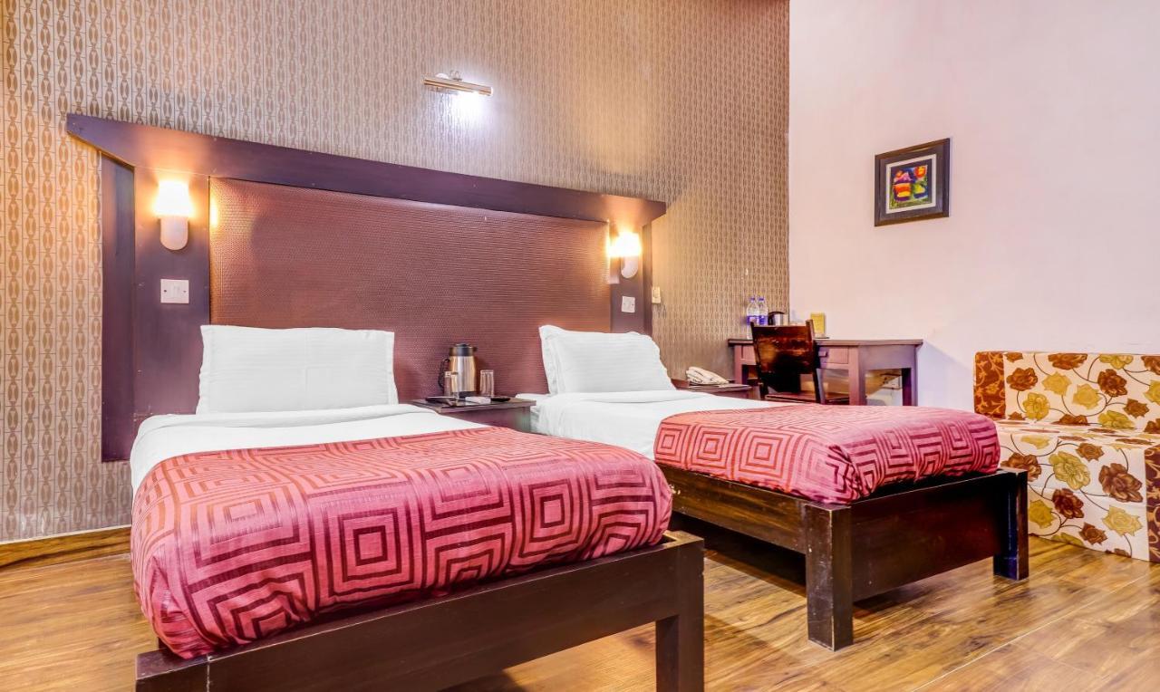 Hotel Chalet New Delhi Eksteriør billede