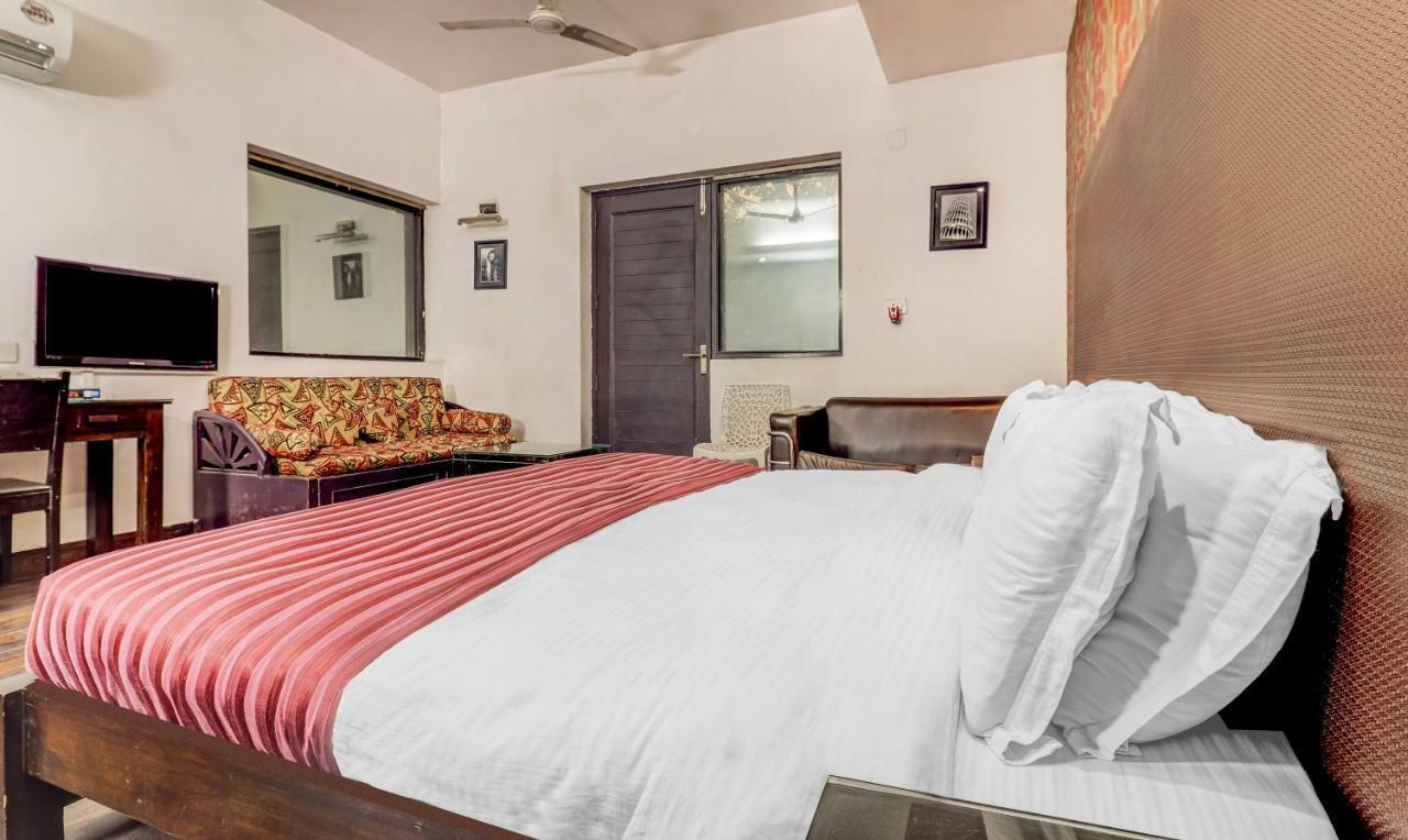 Hotel Chalet New Delhi Eksteriør billede
