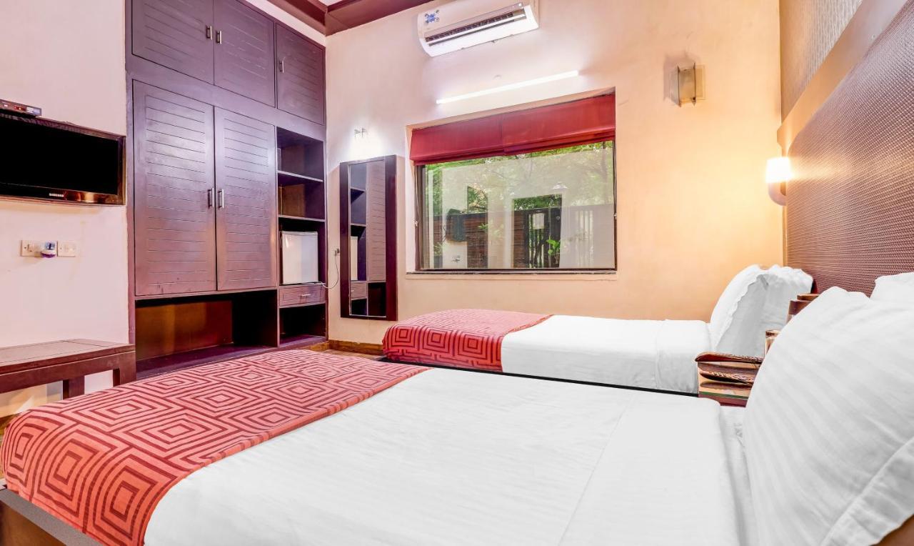 Hotel Chalet New Delhi Eksteriør billede